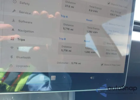 2025 Tesla Model 3 Long Range All-Wheel Drive z USA, uszkodzony, nr VIN 5YJ3E1EB9SF932149